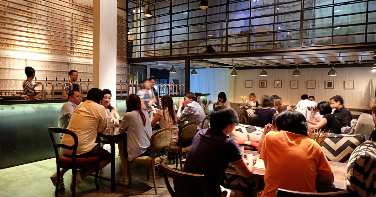 ชวนไปทัวร์ 4 บาร์คราฟต์เบียร์ย่านสุขุมวิทกับ Smiling Mad Dog