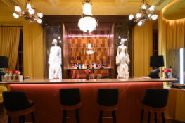 เปิดแล้ววันนี้! Landmeé Club บาร์เครื่องดื่มลับหลังห้องลองเสื้อ