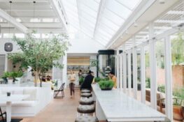 หนีความวุ่นวายในหัวหินกับร้านใหม่ของ Ob Oon DELI