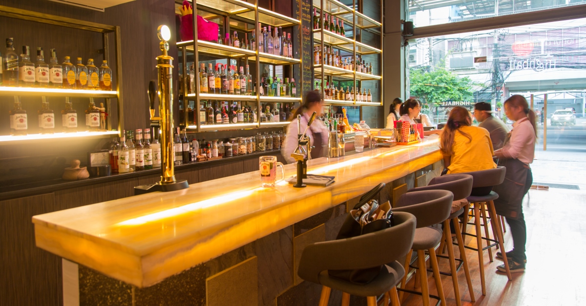 จิบค็อกเทลจากฝีมือบาร์เทนเดอร์หญิงล้วนที่ Highball Bangkok