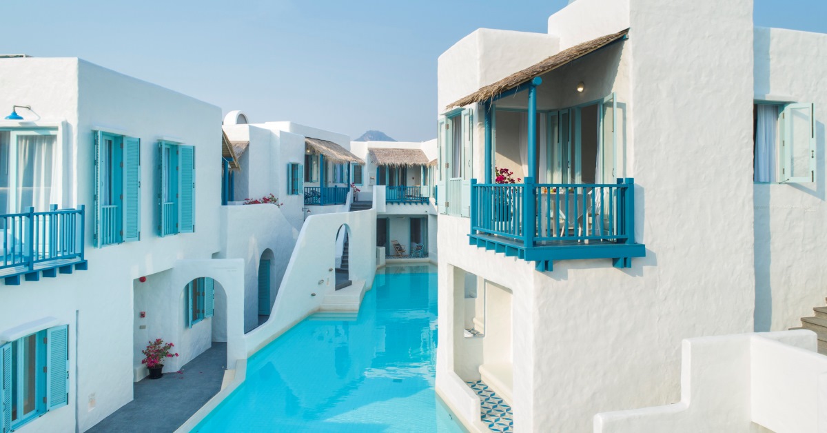 Resort De Paskani หมู่บ้านสีขาวที่ซ่อนอยู่ริมทะเลหัวหิน พิกัดลับที่สวยจนเราอยากเก็บไว้ไปคนเดียว