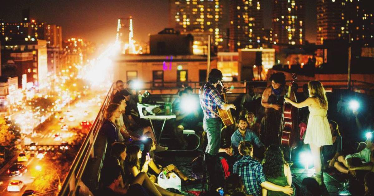 กลับมาอีกครั้งกับ Sofar Sounds Bangkok งานดนตรีที่ไม่บอกอะไรเราเลยแม้แต่ไลน์อัพและสถานที่จัด