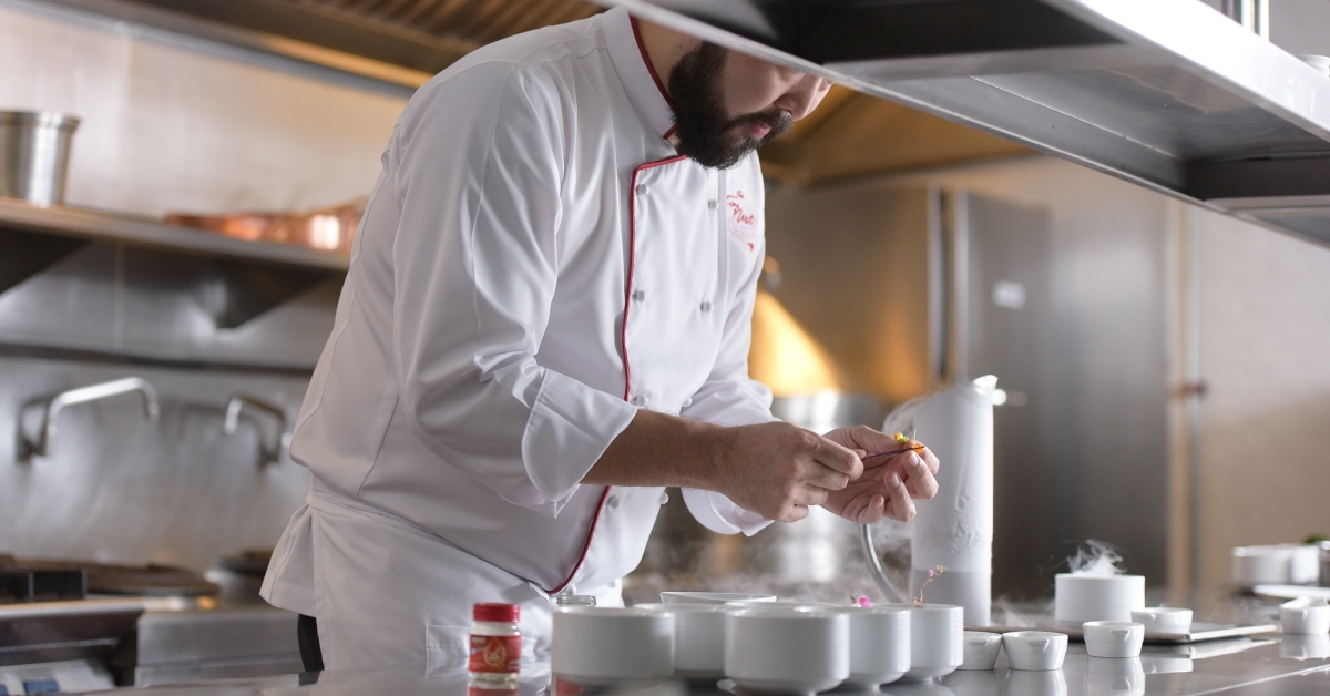 อยากลองเมนูรังนกในค่ำคืนสุดพิเศษไหม? พาไปชิมฟูลคอร์สเมนูรังนกที่ดีต่อใจและมีประโยชน์