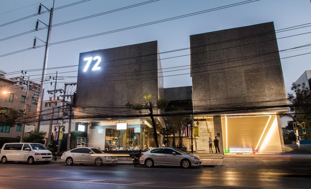 บาร์-ร้านอาหาร ณ 72 Courtyard คอมมูนิตี้มอลล์แห่งแรกสำหรับยามค่ำคืน