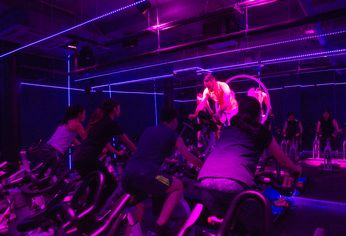 Soimilk Newbie: พาไปลองปั่นจักรยานตามบีท EDM ที่ Absolute Cycle