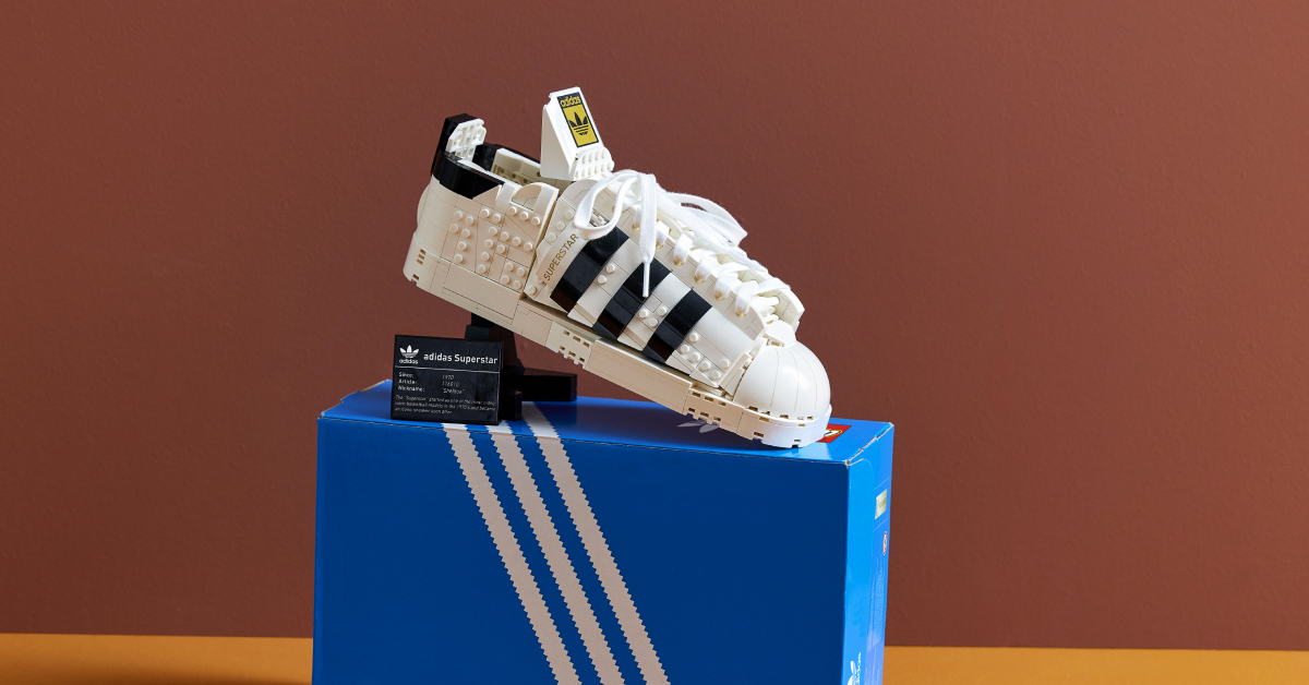 Adidas Originals x LEGO โปรเจกต์ยิ่งใหญ่จากใจ 2 แบรนด์โปรดของทุกคน ได้ออกมาเป็นรองเท้าเลโก้ & เลโก้รองเท้า