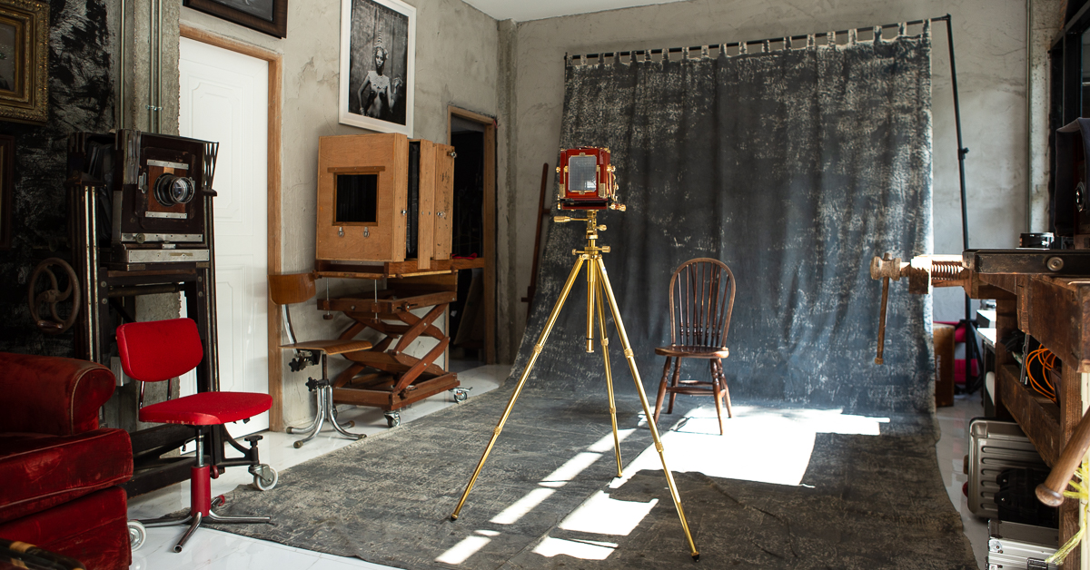 พาไปเปิดกรุสมบัติของช่างภาพ ‘ชาติฉกาจ ไวกวี’ พร้อมเล่าเบื้องหลังการขยายร้าน Airlab