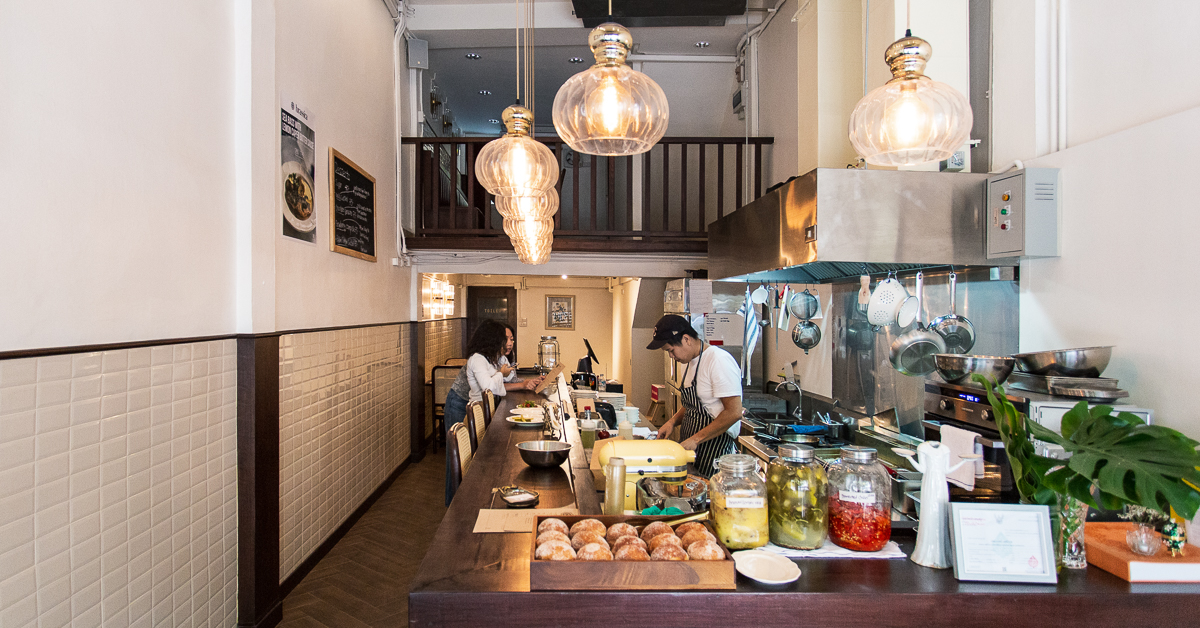 Brassica BKK อาร์ติซานโดนัท ไก่ทอด เบียร์ และร็อกแอนด์โรล