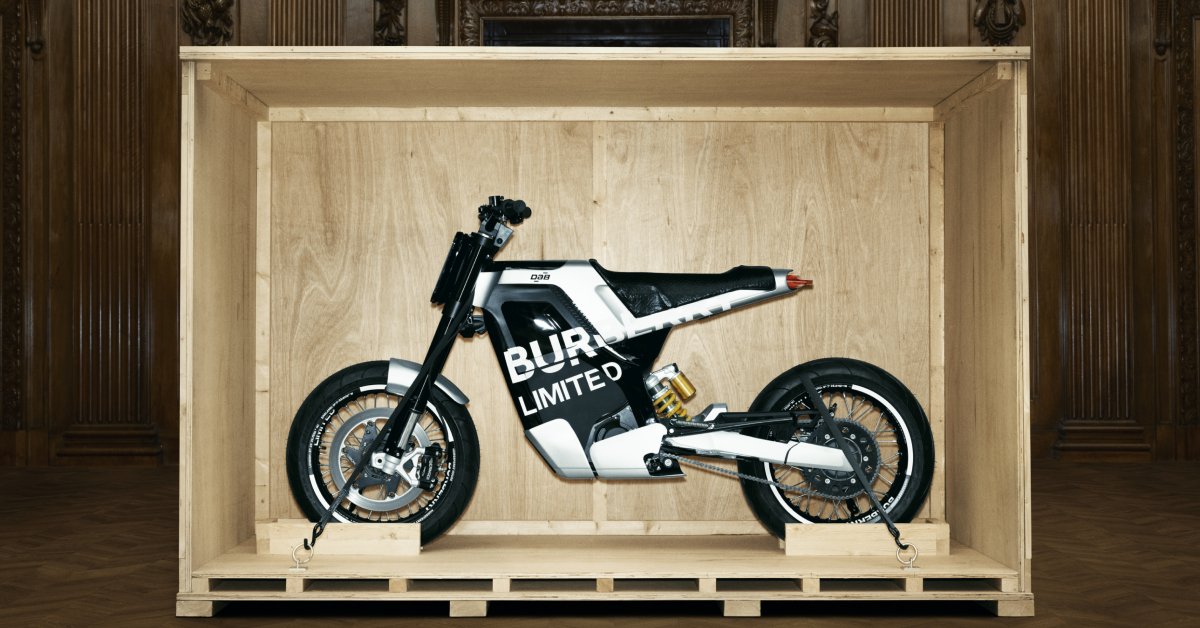 Burberry x DAB Motors แท็กทีมสรรค์สร้างจักรยานยนต์ไฟฟ้ารุ่นพิเศษสุดชิค Concept-E RS Burberry Edition