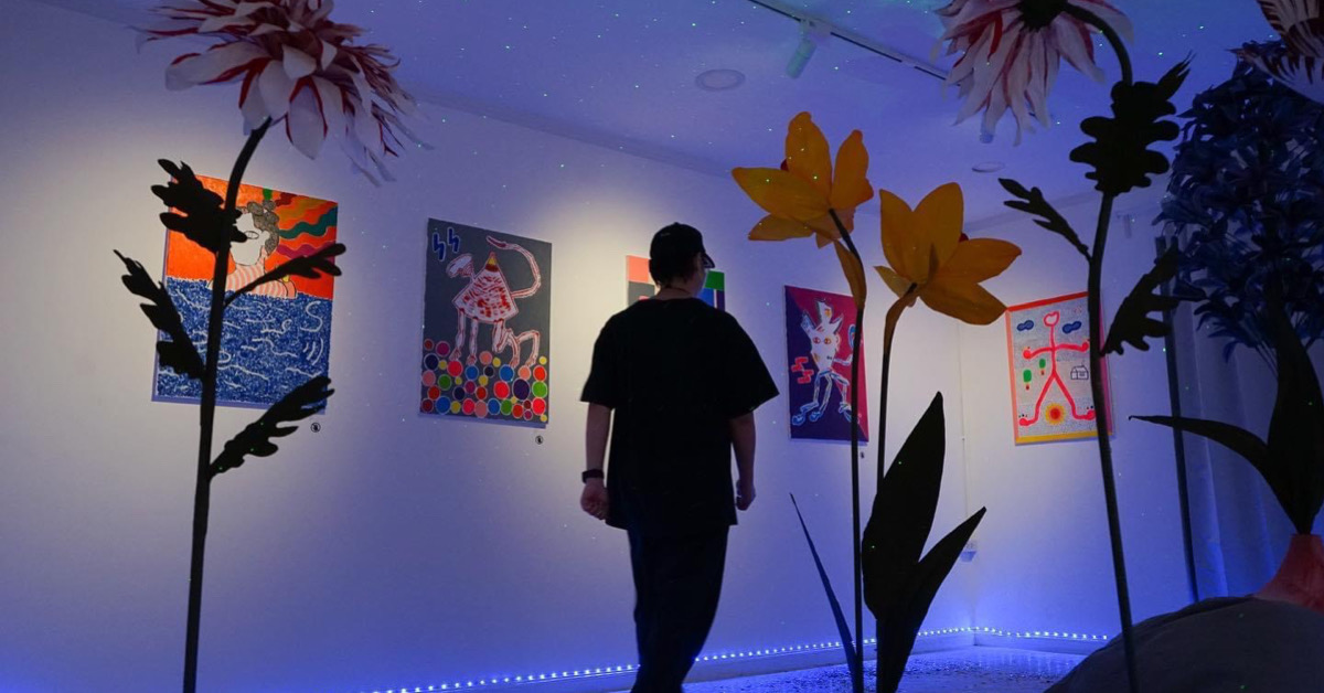 ชวนไปสำรวจ ‘กาแล็กซี’ ใน ‘แกลเลอรี’ ที่ The Aliens Gallery Galaxy นิทรรศการศิลปะของ จิ้ง Helmethead