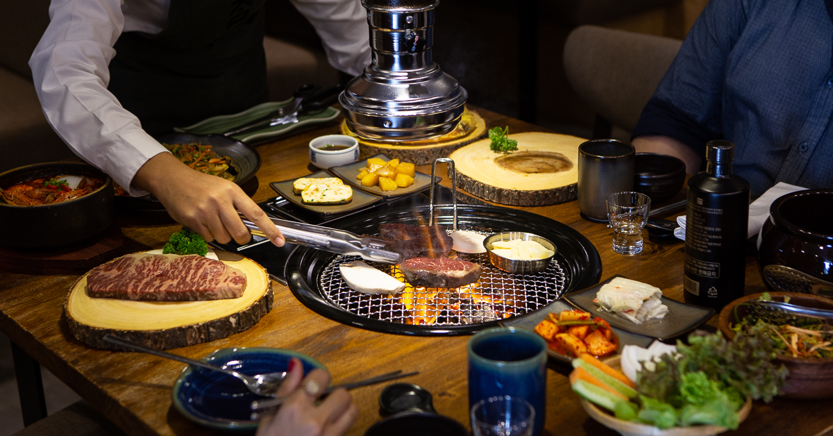 ลิ้มรสเนื้อย่างเกาหลีน้องใหม่ย่านสุขุมวิทที่ Charm Korean Steak House