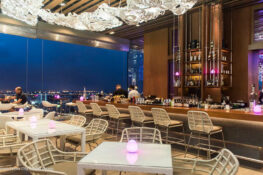 ชวนนั่ง 6 รูฟท็อปบาร์ที่ไม่เปียกฝน