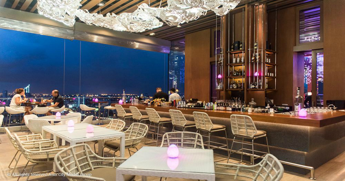 ชวนนั่ง 6 รูฟท็อปบาร์ที่ไม่เปียกฝน