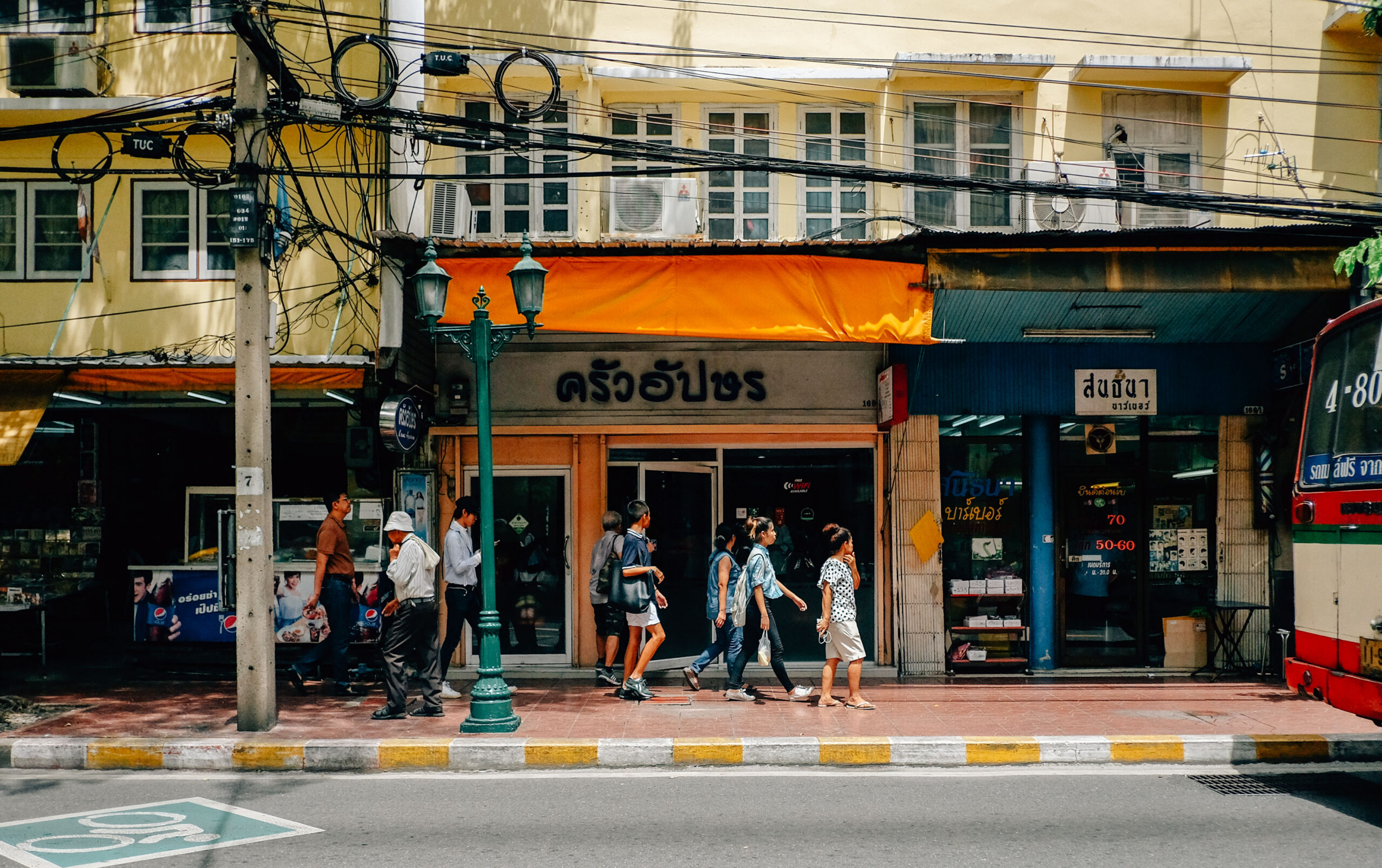 10 พิกัดของกินในตำนานที่รวมตัวอยู่ในย่านเสาชิงช้า-ถนนดินสอ