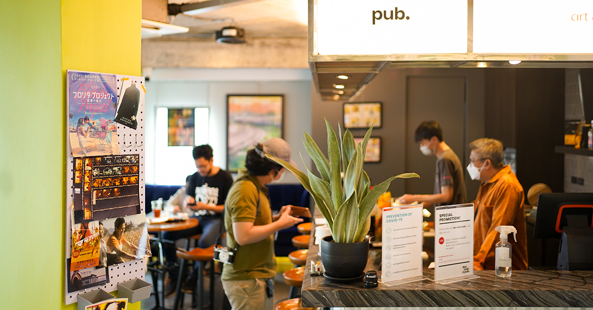 จิบกาแฟ กินขนม ชมหนัง ที่ Doc Club & Pub. พื้นที่หยัดยืนของคนรักหนังที่อยู่ได้ทั้งวันไม่มีเบื่อ