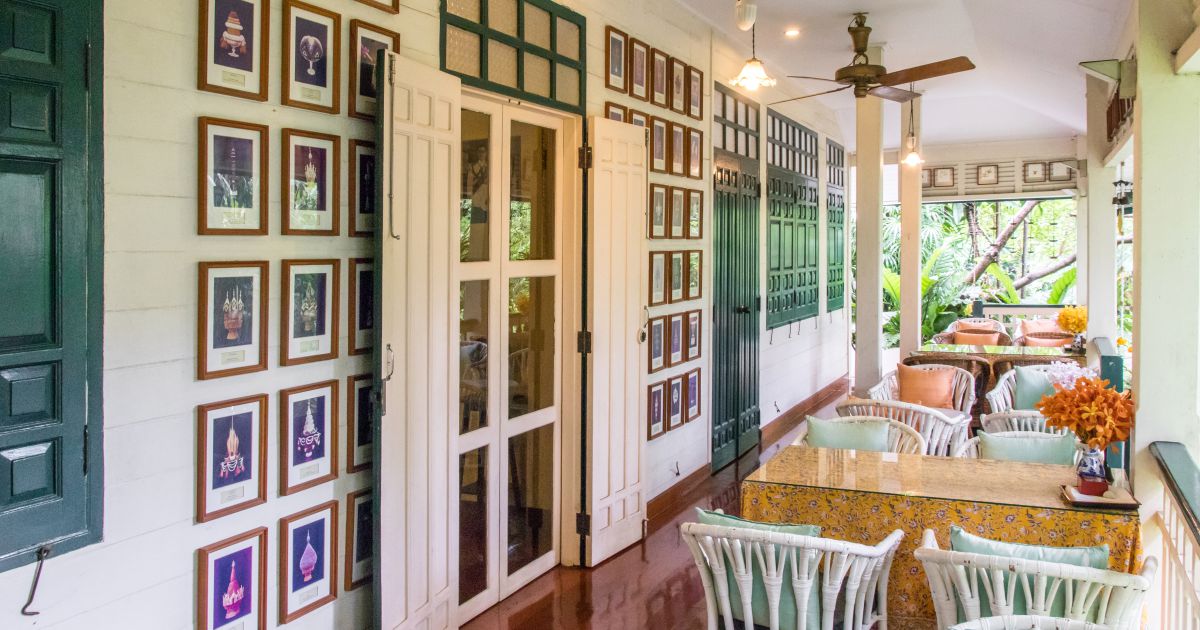 จิบชาบนริมระเบียง Dok Mai Thai Salon du Thé ในพิพิธภัณฑ์วัฒนธรรมดอกไม้