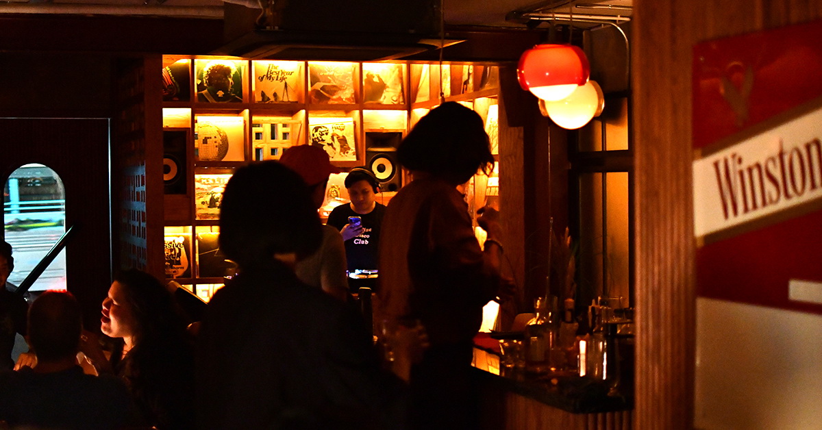 Bar Marco: เปิดตี้ค็อกเทลในบ้านเพื่อนหลังงาม กับเฟอร์นิเจอร์และแผ่นเสียงหายากจากยุค American Modernism