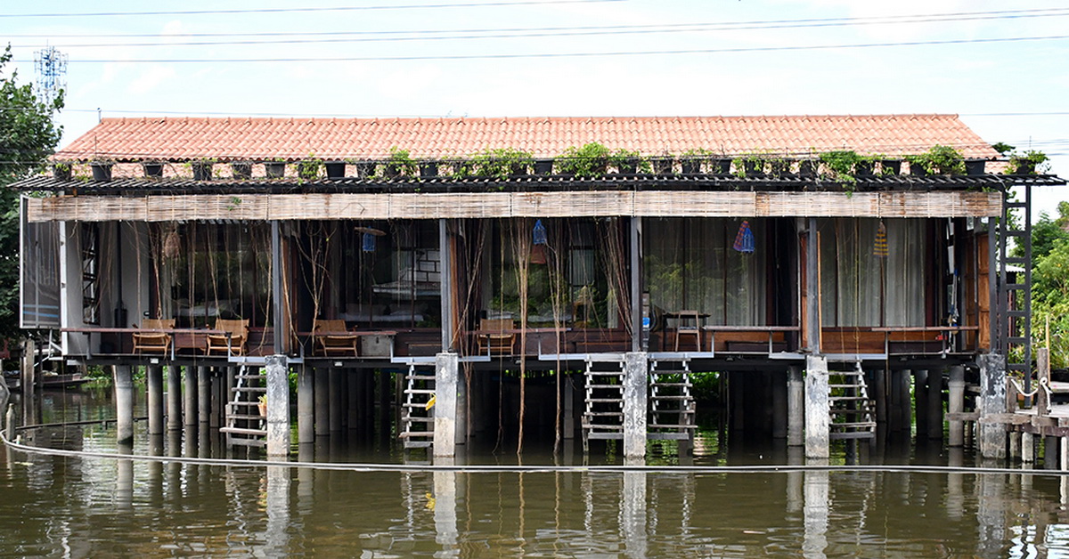 ชวนไปนอนริมคลองที่ Humz Canal Stay เรือนแพริมคลองอ้อมนนท์ ที่ห่างจากราชพฤกษ์แค่ 15 นาที!