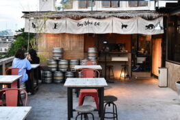 BBC: Big Black Cat ร้านคุชิยากิกินดื่มบนดาดฟ้าตึกเก่าย่านโอลด์ทาวน์