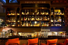 Falcon Secret Bar บาร์ลับสุดหรูที่ได้แรงบันดาลใจมาจากห้องดื่มลับของพระยาวิไชเยนทร์