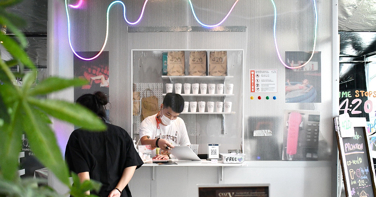 420 Cannabis Bar Ari การมาถึงอารีย์ของแฟรนไชส์บาร์กัญชาในสีสันของยุค 2000s
