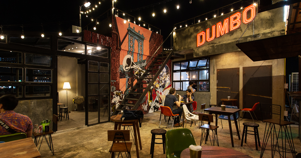 Dumbo Jazz & Vinyl Bar รูฟท็อปสไตล์อเมริกัน กับยิปซีแจ๊สหาฟังยากบนดาดฟ้าย่านสะพานควาย