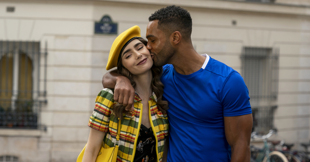 งานไม่หาย ผู้ชายไม่ขาด: ซีรีส์ Emily in Paris กลับมาอีกครั้ง พร้อมเซตแฟชั่นที่ปังกว่าเดิม