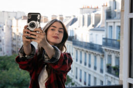 ชุดสวย วิวดี ผู้ชายมีใจ: ไปสวมรอยเป็นนางเอก Emily in Paris ซีรีส์ที่ใคร ๆ ก็พูดถึง