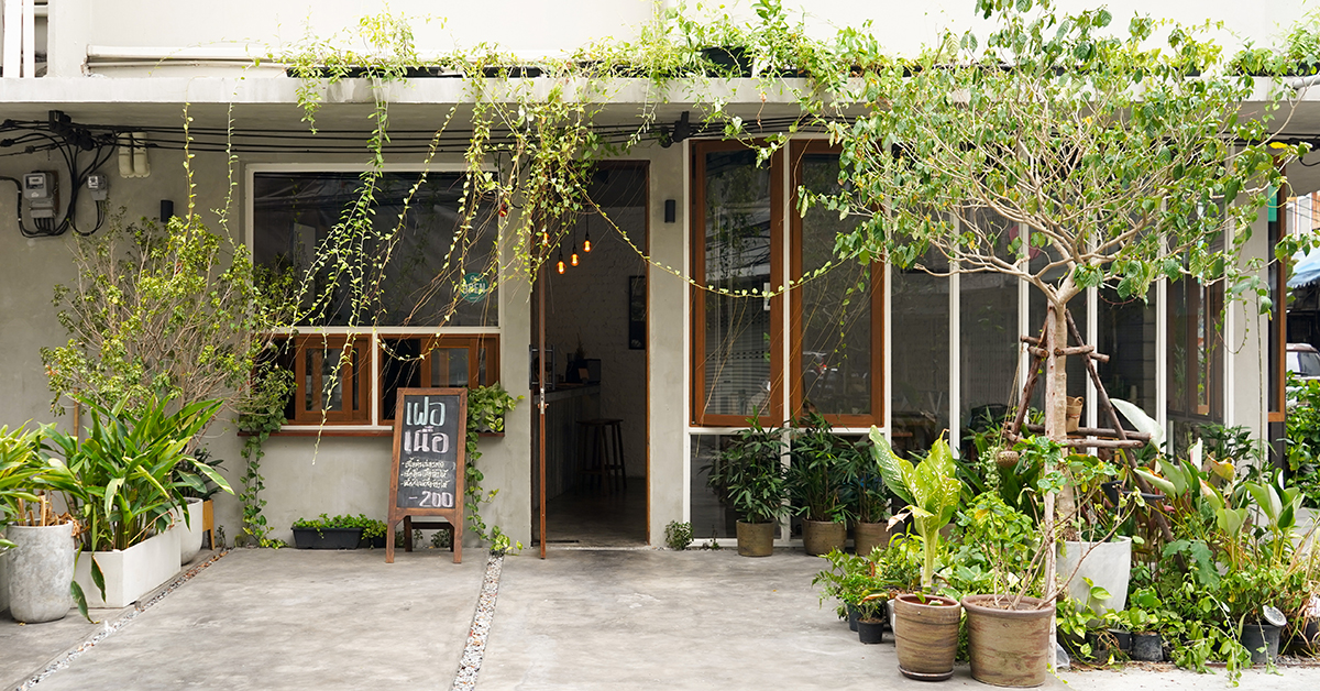 ชิมอาหารรสมือเพื่อนที่ ‘ใต้บ้าน’ ร้านอาหารรสชาติไม่บ้าน ที่ซ่อนตัวอยู่ในโรงแรมจากตึกแถวเก่า