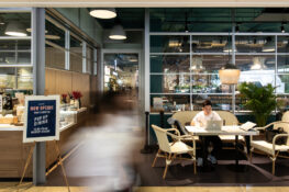 ไปชิม 5 ร้านอาหารหลากสไตล์ใน Glowfish Dining Hall