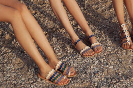 สัมผัสกลิ่นอายชายฝั่งยุโรปกับคอลเลกชันพิเศษ Ancient Greek Sandals x Le Sirenuse