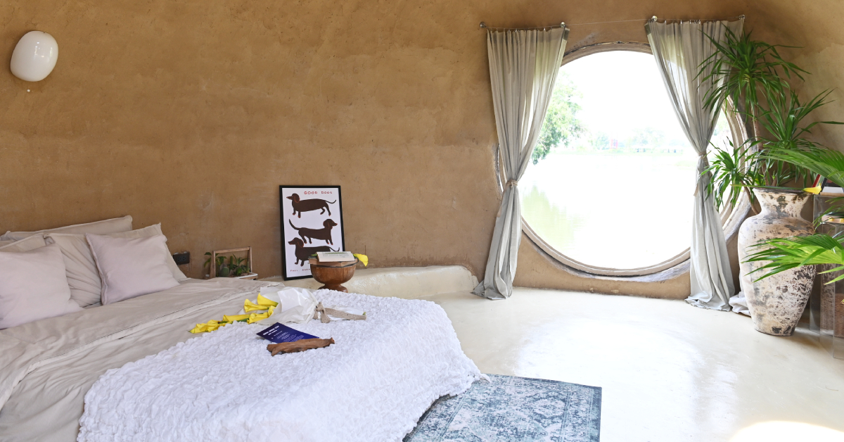 นอนกลางดิน กินอย่างกรีน: Booking.com เปิดโปรเจกต์นำร่อง Grow Green Stay บ้านดินรักษ์โลกดีไซน์ชิค ที่ให้ผู้เข้าพักผู้โชคดีได้จองและทดลองอยู่แบบเอ็กซคลูซีฟ