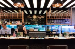 ละลานตากับอูนิและสารพัดซีฟู้ดที่ Sea Truffles Seafood Bar