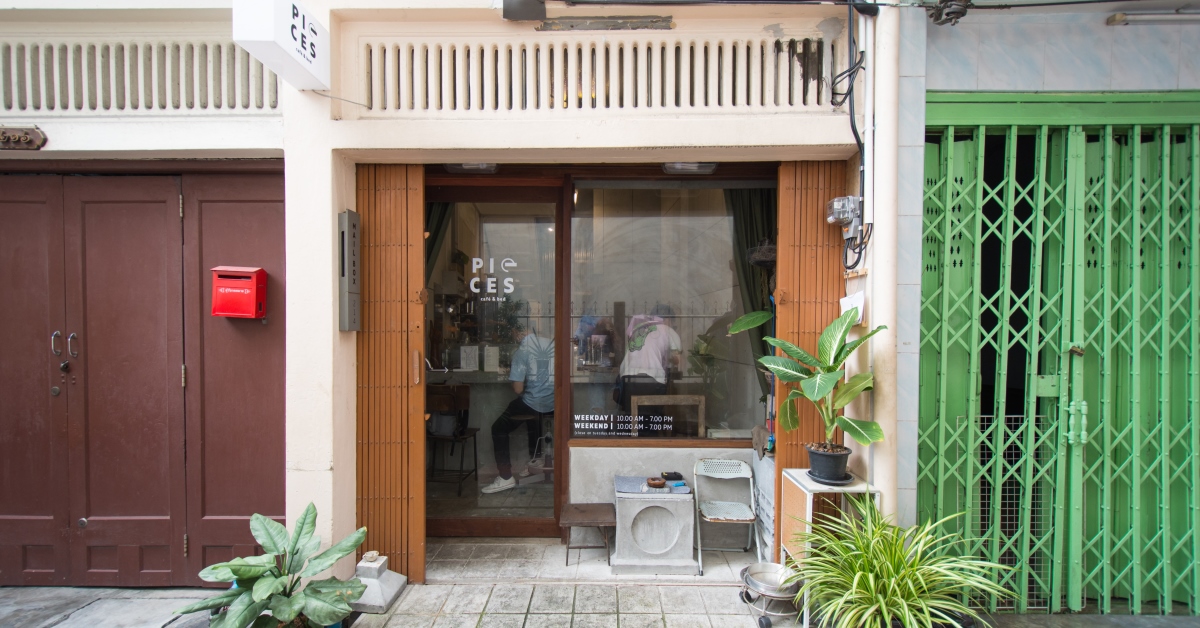 มีความสุขกับชิ้นส่วนพิเศษเล็กๆ น้อยๆ ที่ Pieces Cafe & Bed