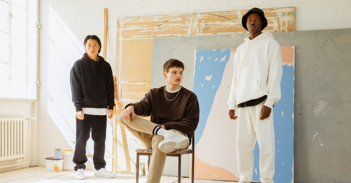 H&M อัปเกรดดีไซน์ให้ไลน์สตรีตแวร์สำหรับผู้ชาย Blank Staples สนุกกับสีสันที่หลากหลาย สบายใจกับวัสดุที่ยั่งยืน