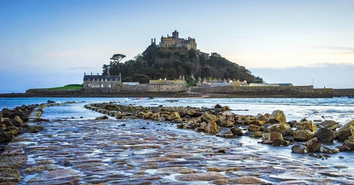 อังกฤษ สเปน โปรตุเกส: ตามรอยซีรีส์ House of the Dragon ผ่าน 4 สถานที่ถ่ายทำ ที่สามารถเข้าพักและสัมผัสบรรยากาศแบบ ‘เวสเทอรอส’ ได้แบบเต็มอิ่ม