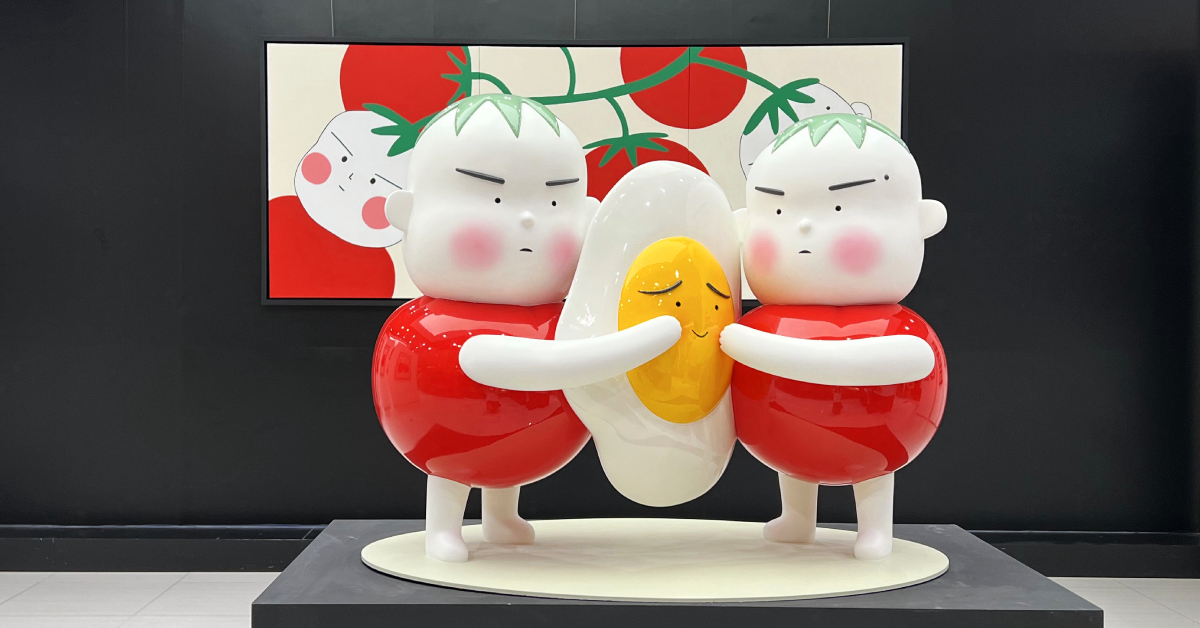 รักเธอเท่ามะเขือเทศ! ชวนพุ่งตัวไปดูนิทรรศการน่ารัก I TOMATO YOU ที่เล่าเรื่องน้องแฝดแก้มแดงผ่านลายเส้นสดใส