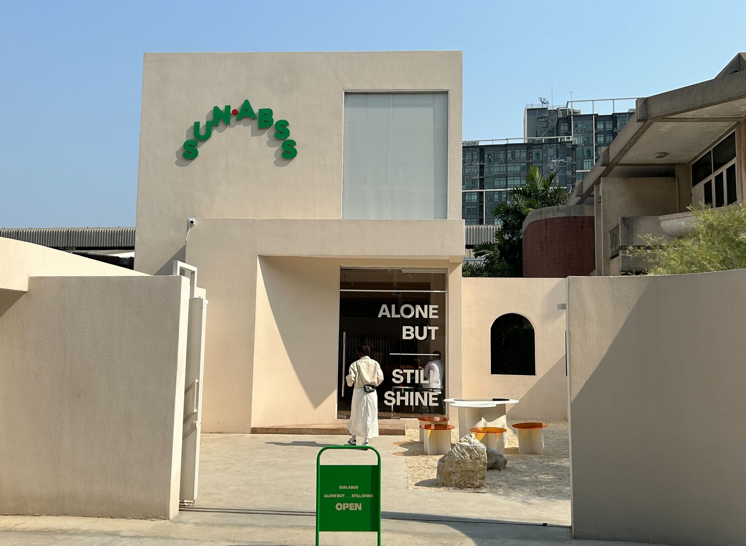 พาไปรู้จัก SUN.ABSS คาเฟ่สุดคิ้วท์แห่งใหม่ย่านอุดมสุข ที่ชูโรงด้วย ‘ชูโรส’ (Churros) สุดอร่อย!