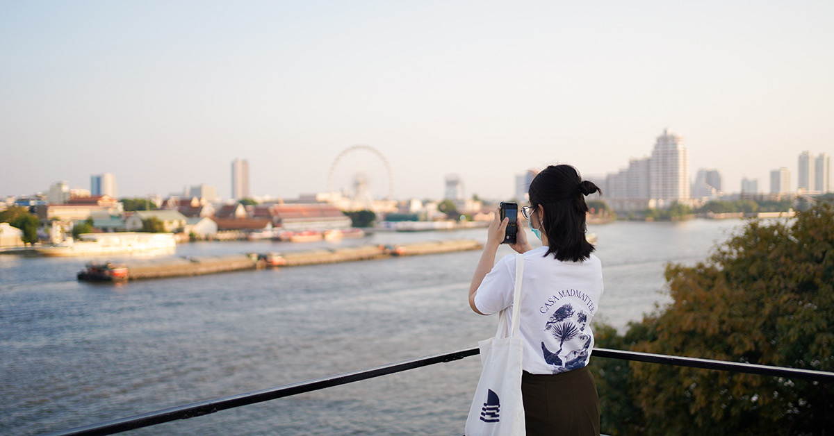 ออกไปแตะขอบฟ้าที่ Rim Rooftop รูฟทอปบาร์จริงจังเรื่องกินจริง ที่ซ่อนตัวอยู่บนโรงแรมริมเจ้าพระยา