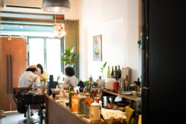ร/R ร้านอาหารโฮมคุกโต๊ะเดียวที่ปรุงความใส่ใจ เสิร์ฟใส่ความชอบ และซ่อนตัวอยู่ในย่านเมืองเก่า