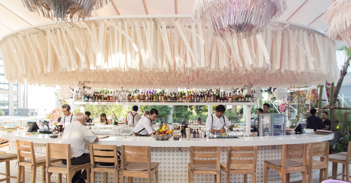 Escape Bangkok บีชคลับอะโลฮ่าที่ถูกเนรมิตขึ้นมาบนรูฟท็อปของเอ็มควอเทียร์