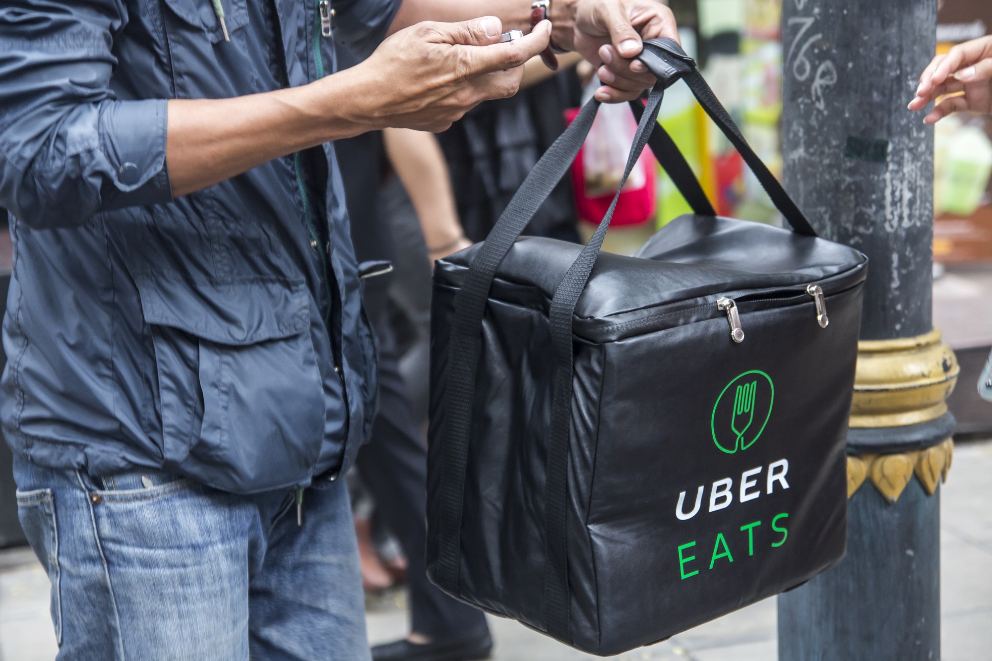 เวิร์คไม่เวิร์ค? เราลองสั่งอาหารผ่าน UberEATS ที่เปิดตัววันนี้