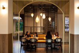 ลิ้มรสเครื่องแกงแสนเผ็ดร้อนตำรับอินเดียใต้กับ Jhol ห้องอาหารย่านอโศกของเชฟระดับโลก