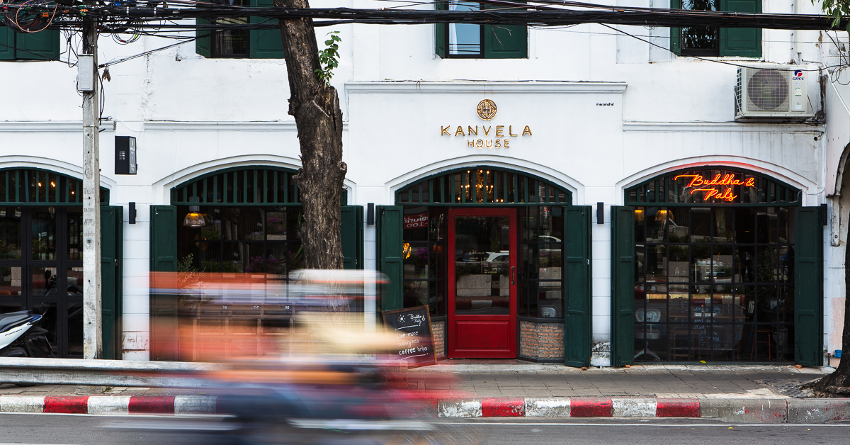 ชวนข้ามกาลเวลากับตึกแถวทรงคุณค่าที่ถูกรีโนเวทใหม่จนเป็น Kanvela House