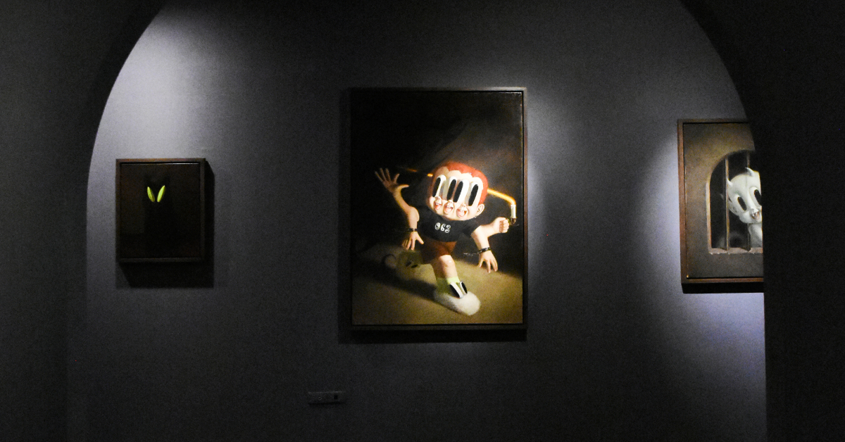 สองคนยลตามช่อง คนหนึ่งมองเห็นงานศิลป์: ชวนส่อง BRUTAL CLUB นิทรรศการโดย KARMS ที่ River City Bangkok