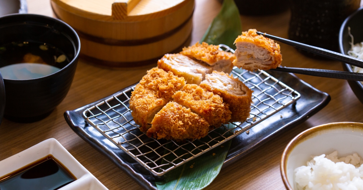 พาไปบุก Kimukatsu สาขาแรกในไทย กับหมูม้วนทอดกรอบ 25 ชั้นในตำนาน