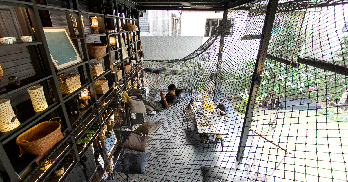 พาไปสัมผัสบรรยากาศบ้านไม้ใจกลางกรุงที่ Kloem Hostel