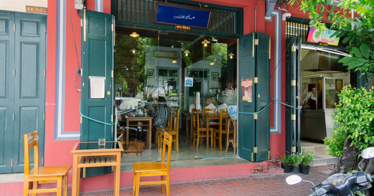 Latte Bua คาเฟ่เล็กๆ ที่มาเพิ่มเสน่ห์ให้ถนนพระอาทิตย์