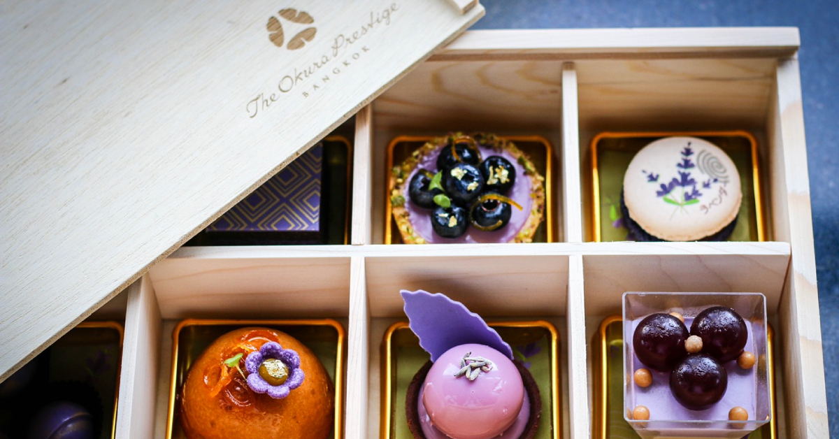 รับน้ำชายามบ่ายในกล่องไม้ห่อผ้าญี่ปุ่นจาก The Okura Prestige Bangkok ที่ให้ทุกคนมีโฮมคาเฟ่กลางทุ่งลาเวนเดอร์