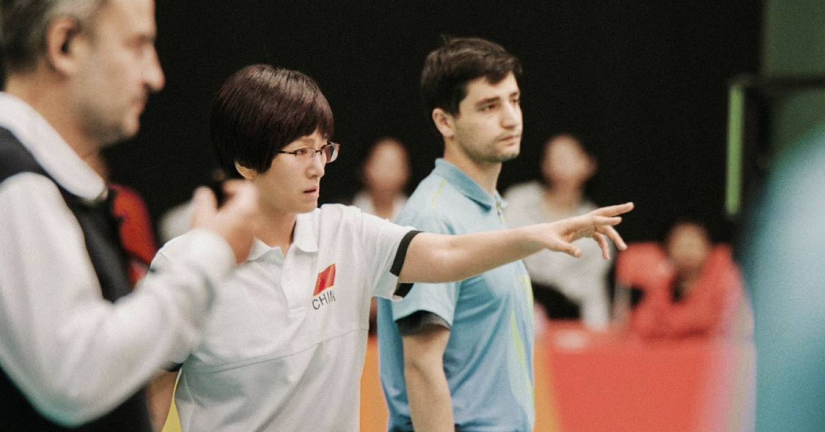 เปิดแมตช์สำคัญไปกับ ‘กงลี่’ ผู้ถ่ายทอดบทบาทโค้ชวอลเลย์บอลระดับตำนานใน Leap หนังที่กีฬาเป็นมากกว่ากีฬา